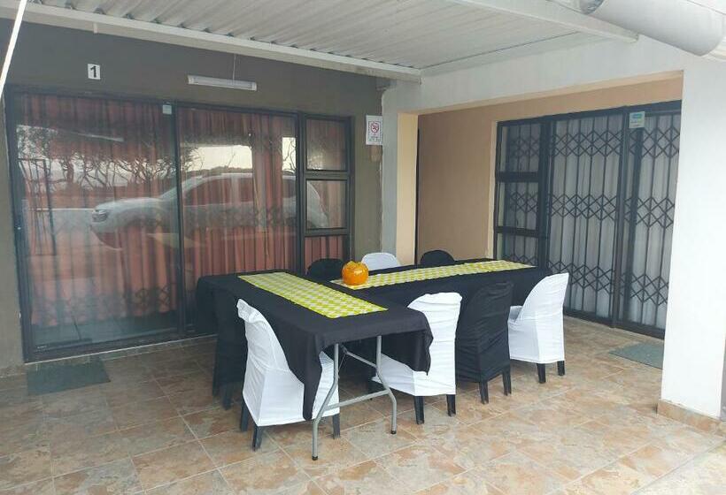 פנסיון Hlophe S Place