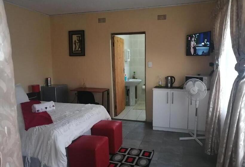 פנסיון Hlophe S Place