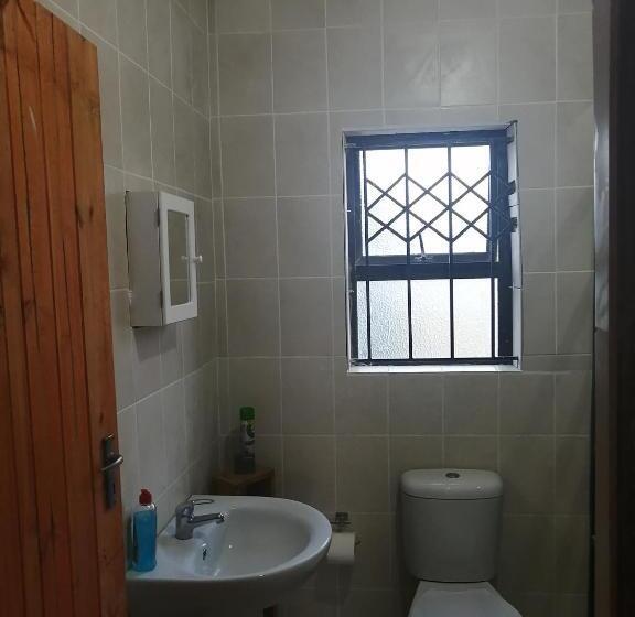 פנסיון Hlophe S Place