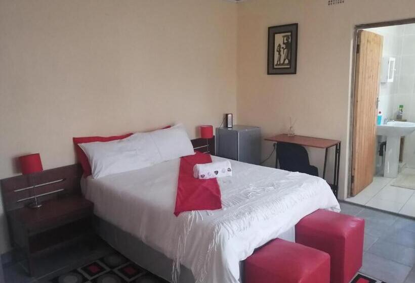 פנסיון Hlophe S Place