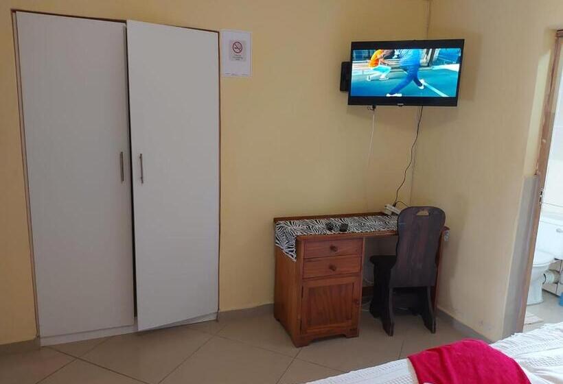 פנסיון Hlophe S Place