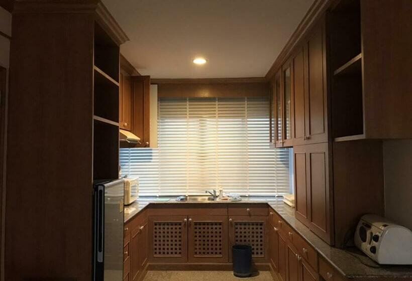 Sunshine Gypsy At Beach Villa Vibhavadi Pattaya