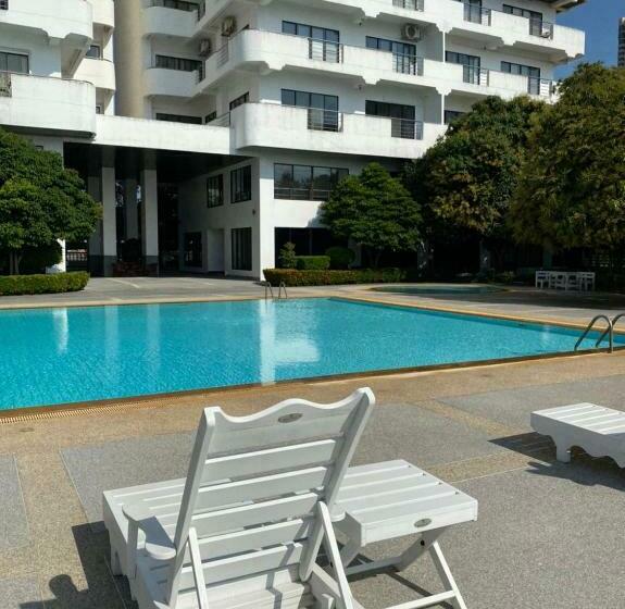 Sunshine Gypsy At Beach Villa Vibhavadi Pattaya