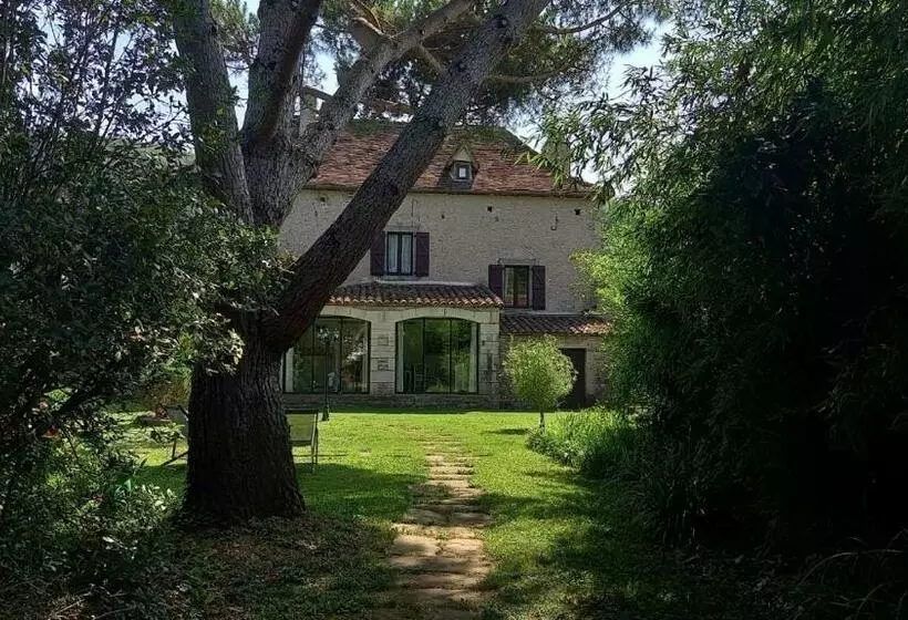 ベッドアンドブレックファースト Le Clos De La Roseraie