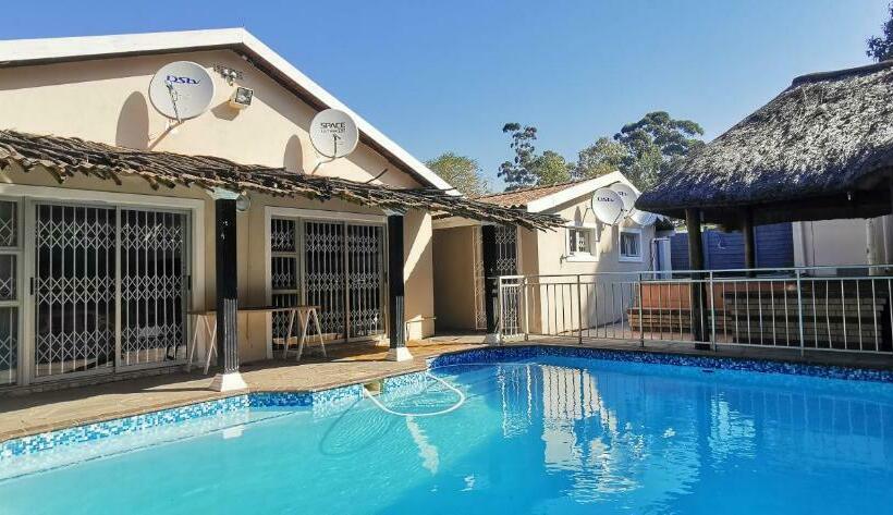 פנסיון Lytton Cresent B&b