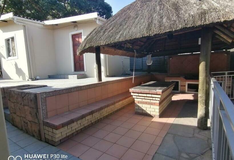 פנסיון Lytton Cresent B&b