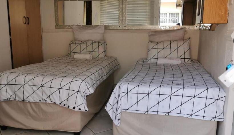 פנסיון Lytton Cresent B&b