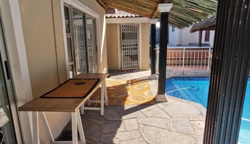 פנסיון Lytton Cresent B&b