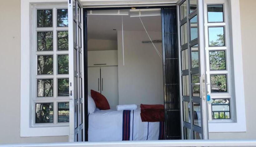 פנסיון Lytton Cresent B&b