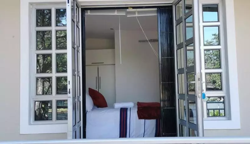 ペンション Lytton Cresent B&b