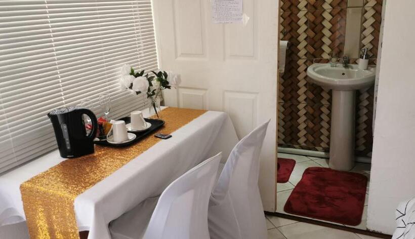 פנסיון Lytton Cresent B&b