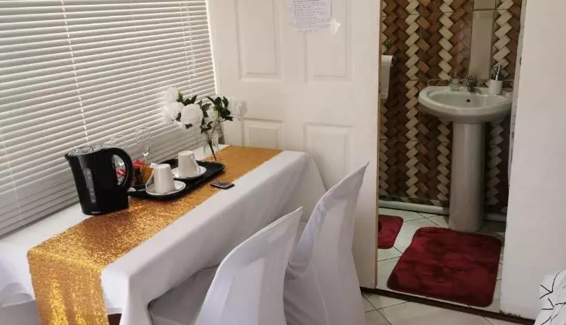 ペンション Lytton Cresent B&b