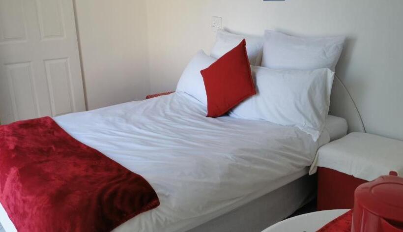 פנסיון Lytton Cresent B&b