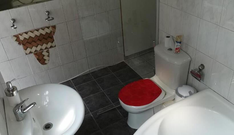 פנסיון Lytton Cresent B&b