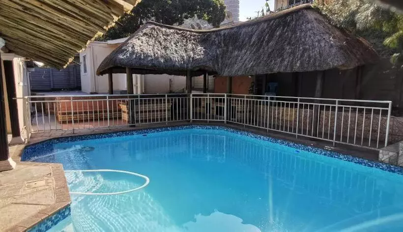 ペンション Lytton Cresent B&b