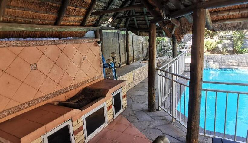 פנסיון Lytton Cresent B&b