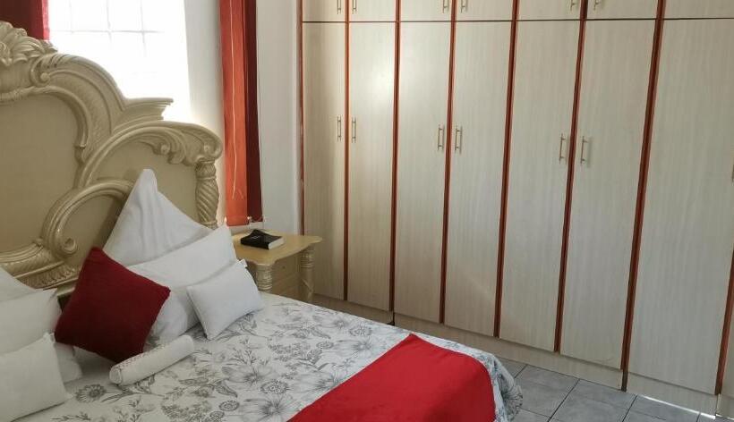 פנסיון Lytton Cresent B&b