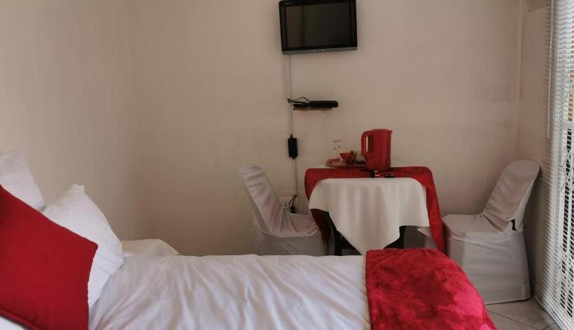 פנסיון Lytton Cresent B&b