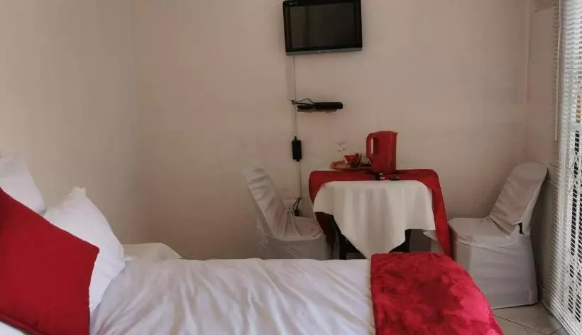 ペンション Lytton Cresent B&b