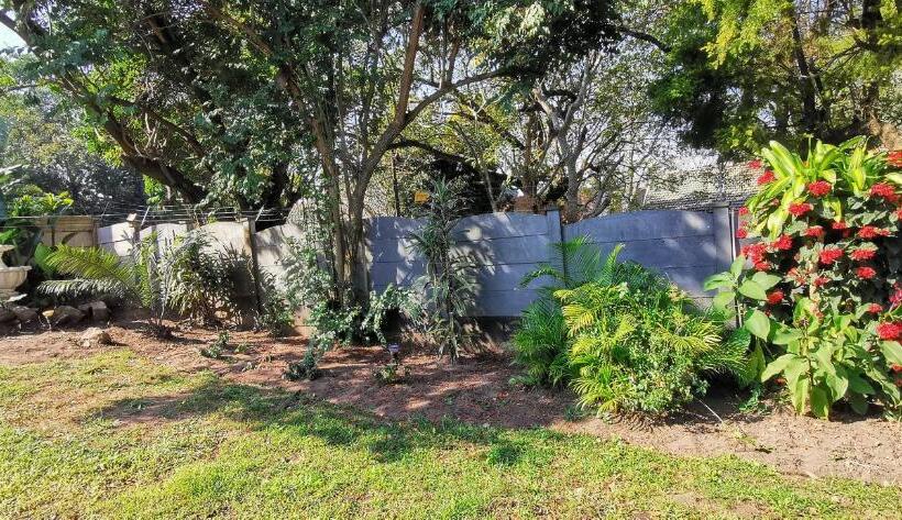 פנסיון Lytton Cresent B&b