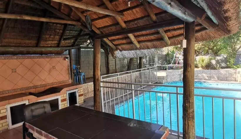 ペンション Lytton Cresent B&b