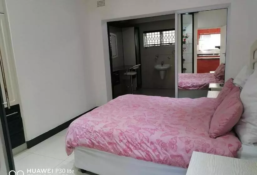 ペンション Lytton Cresent B&b