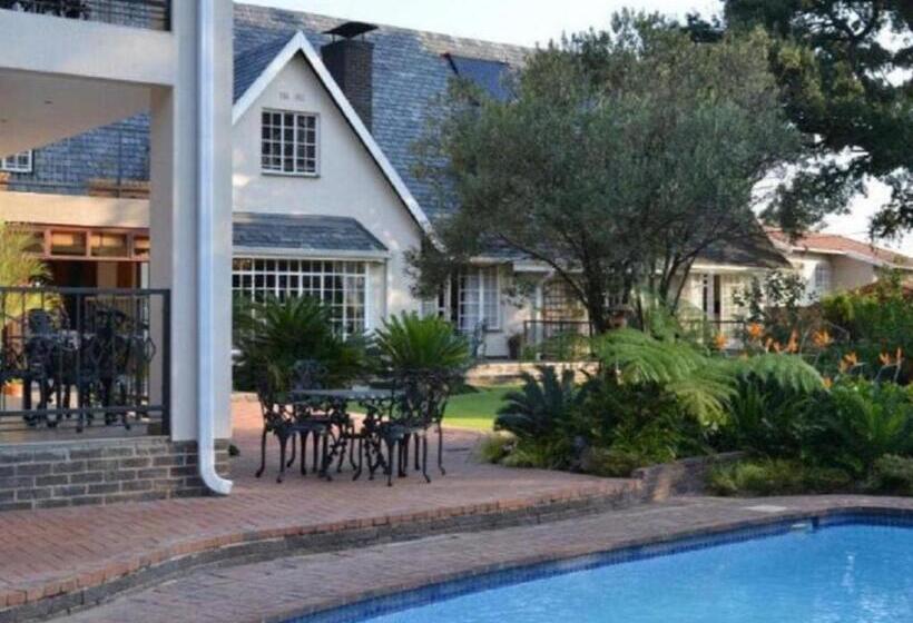 Пансион Gallo Manor Executive Bed & Breakfast