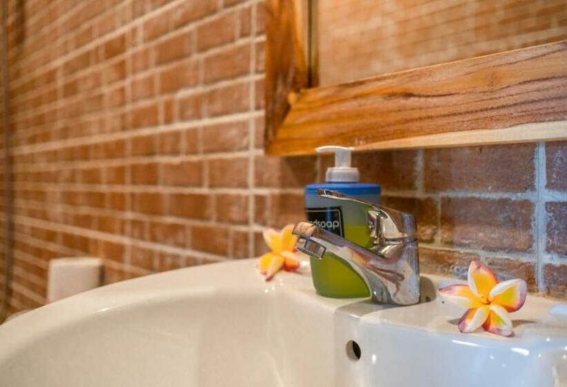 פנסיון Wooden Puri Guesthouse By Bukit Vista