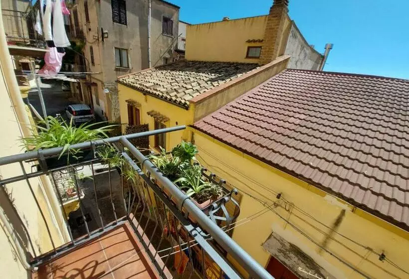 تختخواب و صبحانه Cortile Lattuca