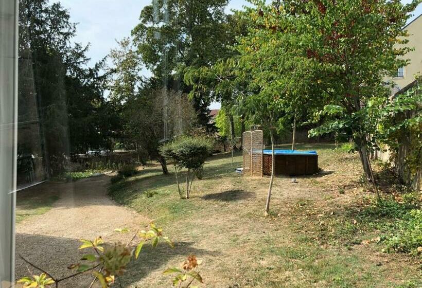 مبيت وإفطار La Chapelle