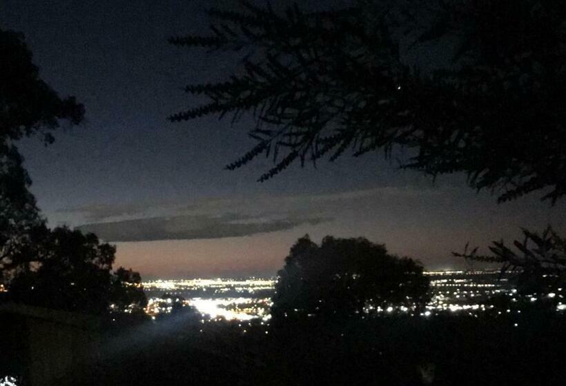 مبيت وإفطار Robinson Retreat