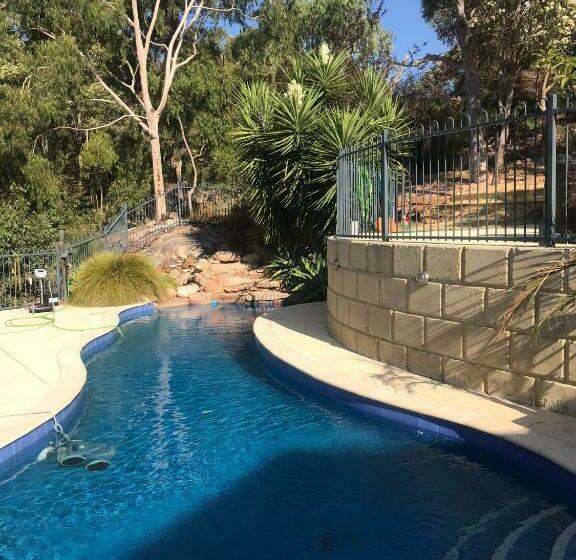 مبيت وإفطار Robinson Retreat