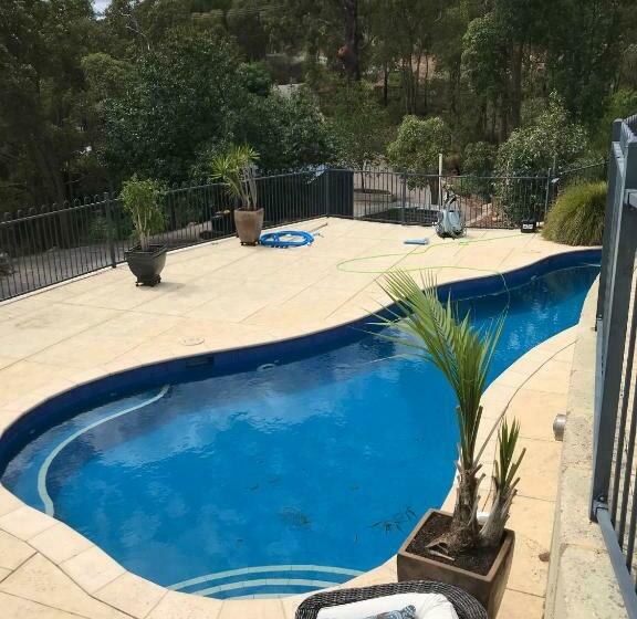 مبيت وإفطار Robinson Retreat