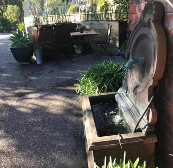 مبيت وإفطار Robinson Retreat