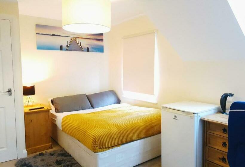 فندق Highfields Town House