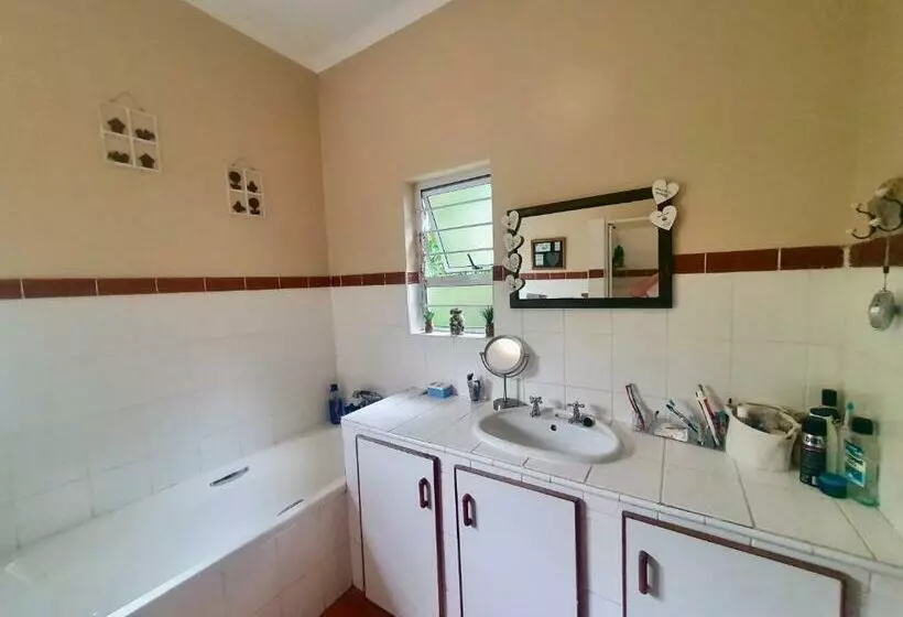 Aamiaismajoitus (B&B) 23 Ambleside Holiday Retreat By The Sea