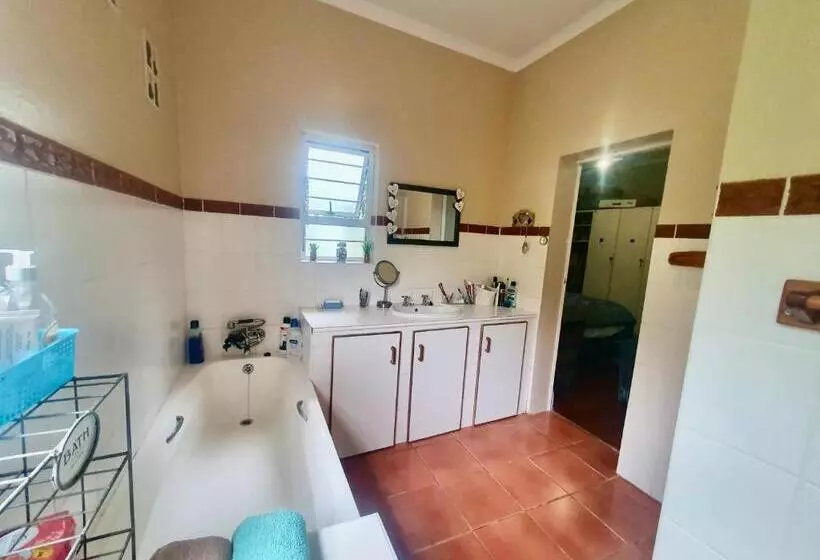 Aamiaismajoitus (B&B) 23 Ambleside Holiday Retreat By The Sea