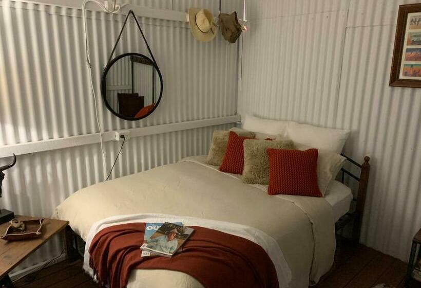 민박 Evanston Station