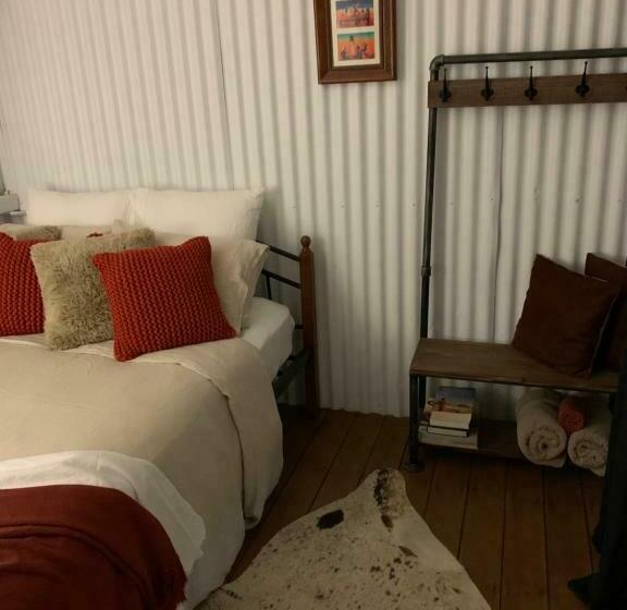 민박 Evanston Station