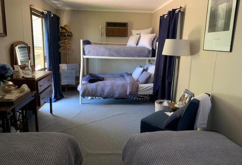 민박 Evanston Station