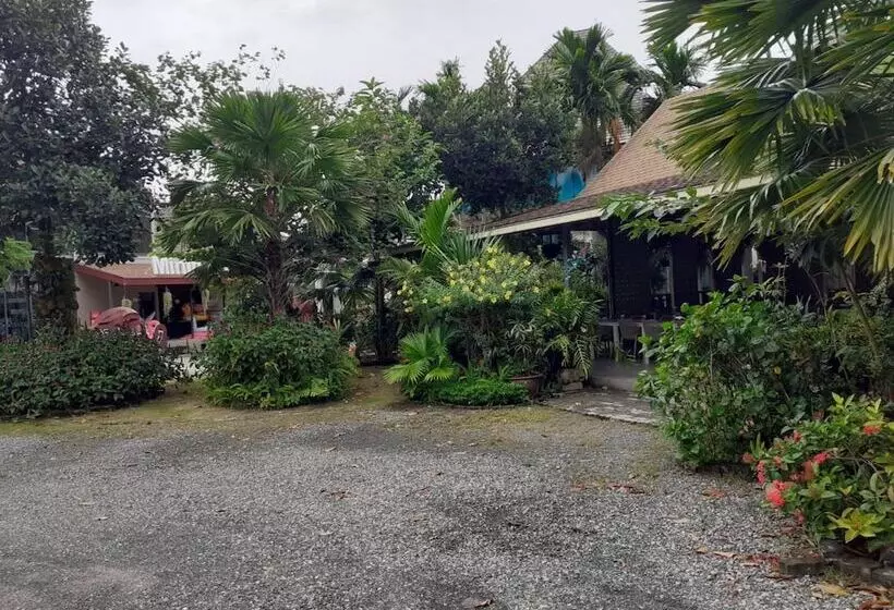 Hotelli Areeca Mahogany Zone