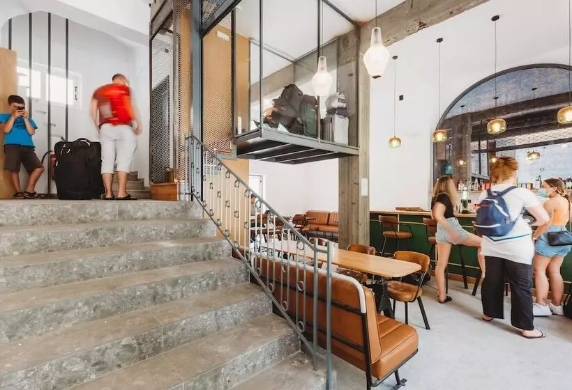 客栈 Athens Backpackers