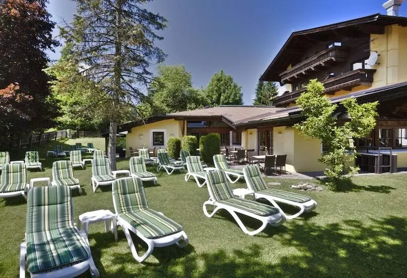 ホテル Alpenresidenz Adler