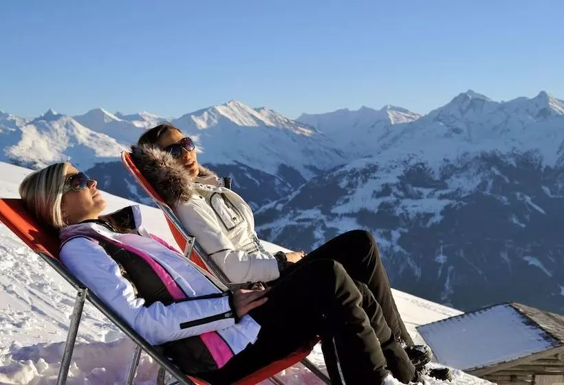 ホテル Alpenresidenz Adler