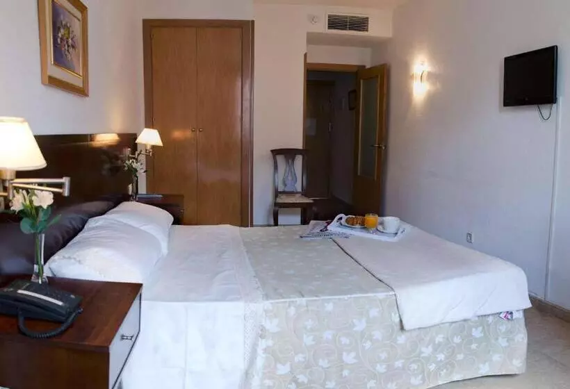 Отель Praderón