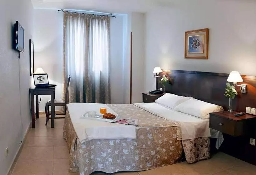 Отель Praderón