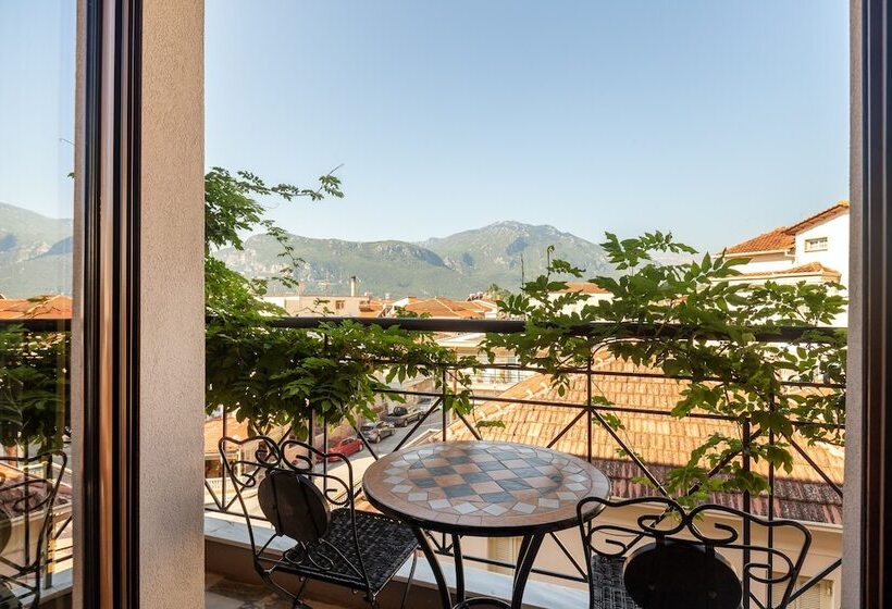 فندق Toti Boutique Rooms