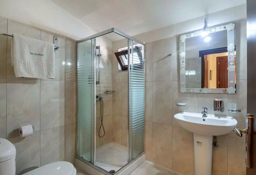 هتل Toti Boutique Rooms