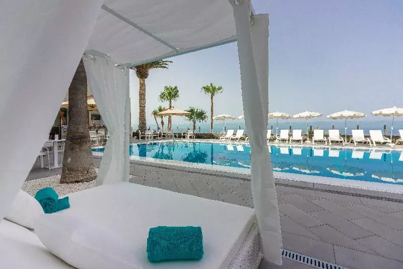 Klayman Diamond Apart