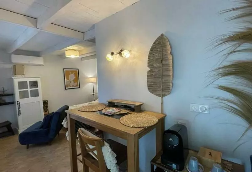 ペンション Joli Mazet à Nîmes Idéalement Situé Entre La Garrigue Et La Ville